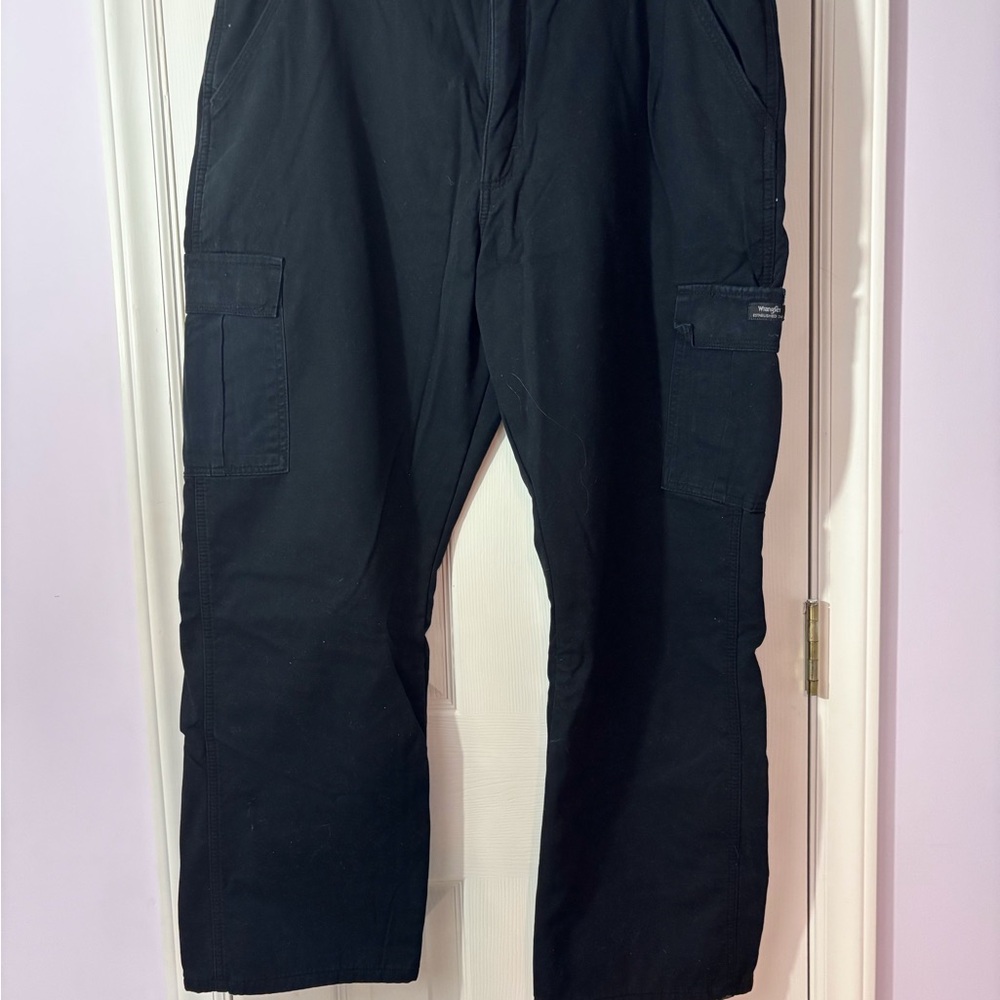 Black Wrangler Relaxed fit flannel lined. 38/30